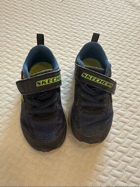 Skechers Navy Sneakers with Lime Accents - Kids